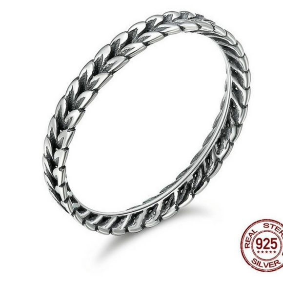 925 Sterling Silver Arrow Ring - Picture 2 of 2